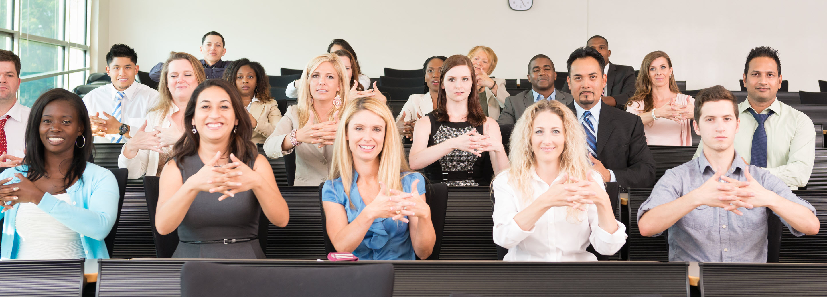 Auslan4Anyone_rows%20of%20ppl%20signing720x480.jpg