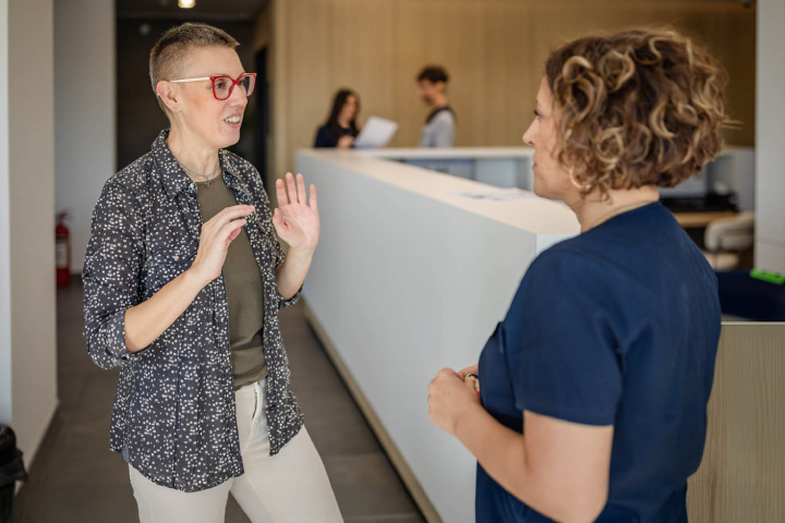 Effective Communication to Manage Distress: De-escalation Techniques