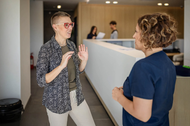 Effective Communication to Manage Distress: De-escalation Techniques