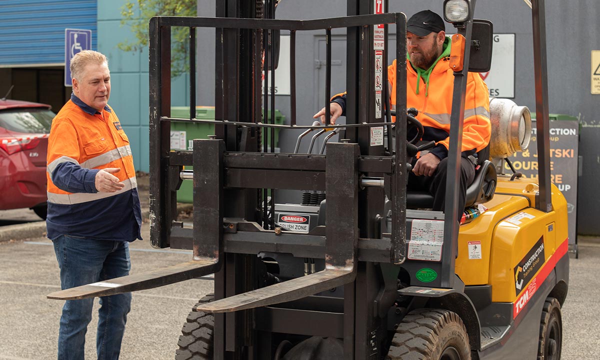 Construction_training_group_course_Fork_Lift_Featured.jpg