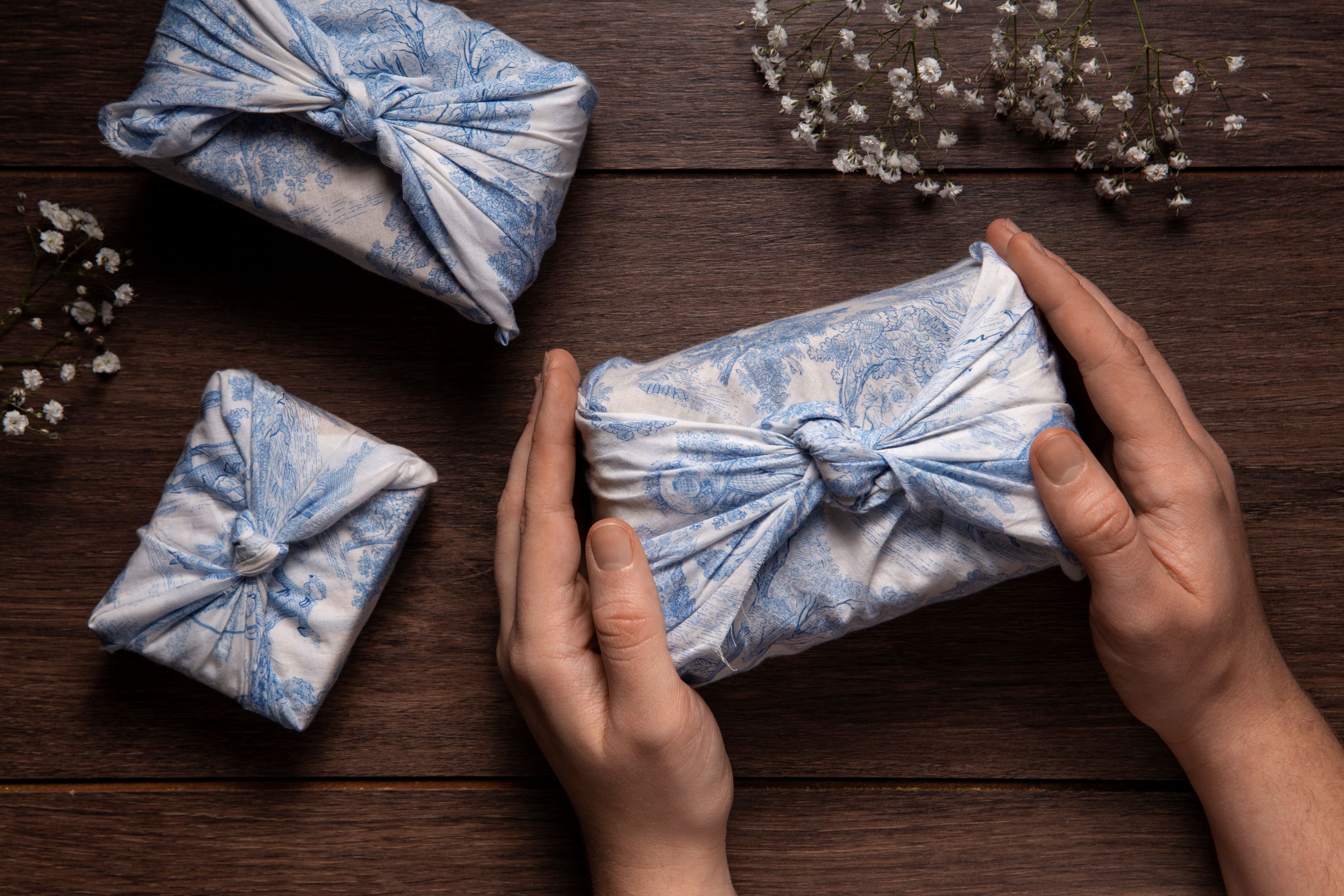 THE ART OF FUROSHIKI & KIMONO
